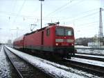 BR 143 mit Zugen 143 876 in F�rth(Bay)Hbf bei Eisk�lte am 11.12.2008.