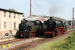 Eisenbahnmuseum Bochum-Dalhausen 41 360 passiert Lok 8 der Hespertalbahn am Museumsbahnsteig in Bochum Dahlhausen. Herbstmuseumstage 19.9.2009