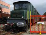 ae-8-14 Ae 8/14 Nr. 11801 Doppellok am Tag der offenen T�r im IW Biel. Rechts angeschnitten das braune SBB-Krokodil. B�nder und Z�une verdeckten leider �berall eine einwandfreie Sicht... 19. Sept. 2009, 13:49
