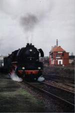 41 1231 f�hrt mit einem Fotog�terzug �ber den Stassfurterablaufberg.
April 01 ...