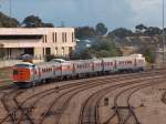 Dieseltriebzug In Adelaide vom Depot her kommend. Die Spurbreite ist ...