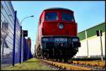 Kniefall vor einem Gro�diesel. 242 001-6 im Nordhafen von Stralsund. ...