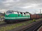 118 002 der ITL rauscht mit ihrem G�terzug durch Eisenach. ...
