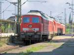 Eine 189 zieht am 31.08. 09, die vorr�bergehend in Magdeburg-Rothensee beheimatete, ...