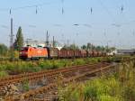Mit einem gemischten G�terzug ist 152 002-2 am 26.9.2009 durch ...