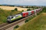 cat 28.6.08 Nur weil es 2 CAT Loks gibt, hei�t das noch lange nicht, dass diese auch unbedingt nur zwischen Wien Mitte und Schwechat pendeln sollen. Hier vertritt sich einmal die 1116 142 ihre Rads�tze mit dem R 2216 von Wr. Neustadt nach Satov.