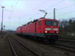 BR 143 Lokportraits 143 160 nach Rev.mit 143 074 im Schlepp am 18.12.2008 in Dessau.