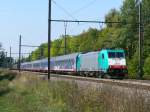 Montzenlinie Aachen-Montzen-Vise Cobra-Lok 2810 mit 6 Schlafwagen und einem gemischten G�terzug auf dem Weg nach Aachen-West. Aufgenommen am 26/09/2009 kurz vor dem Viadukt von Remersdael.