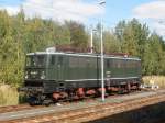 142 001-7 (E42 001) sonnte sich am 26.09.09 in Pirna ...