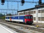 Steuerwagen SBB - Im Bahnhof Burgdorf bei der Durchfahrt der SBB/Securitas Gef�ngissteuerwagen St 50 85 89-33 900/901 mit dem Triebwagen Typ RBe 540 047-8 unterweg am 01.09.2009