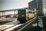 georg-verkehrs-gesellschaft-gvg Die fr�hre 109 013 jetzt als 109-2 bei der Georg Verkehrs Gesellschaft im Dienst an einem verschneiten Morgen am Bahnsteig in Mukran.