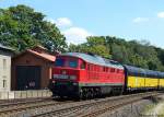 BR 232 mit Zugen Zwar war das Licht f�r diese Maschine eigentlich ungen�gend, aber auf Grund ihrer alten Bel�ftung m�chte ich sie hier dennoch zeigen. 232 131 zieht einen Umleiterg�terzug aus Seddin in Richtung N�rnberg. Aufgenommen im Bahnhof Sch�nberg (Vogtl.)
