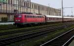 br-110-e-10 Hier steht gerade 110 200 -3 abgeb�gelt mit einem Sonderzug am Rgber Hbf. 
25.09.2009 Regensburg Hbf