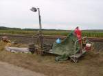 Hydraulischer Aluwagen mit Lichtmast und Thermietkessel. 27.09.09 18:30 Wiesau-Sch�nfeld Richtung ...