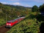 218 392 schiebt den RB 18991 durch den Haltepunkt Heidelberg-Karlstor. ...
