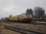 BR 217 Die 217 002 mit einem Schienenschleifzug am 06.02.2009 in Pfarrkirchen. 