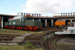 br-194-e-94-dr-254 254 058-1 und eine V 60 vor dem Lokschuppen im ehemaligen BW Falkenberg oberer Bahnhof. Zur Zeit ist die Anlage nur an wenigen Wochenenden im Jahr zug�nglich, hier soll aber in naher Zukunft ein Eisenbahnmuseum entstehen. (12.09.09)
