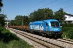 25.8.09 Die �lteste Werbelok einmal vor einem G�terzug....
Sie kurvt schon ...