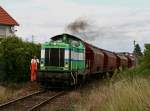 Kraftvoll zieht die Lok 42 der Wincanton Rail ihren Zuckerzug ...