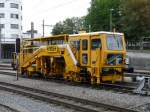RBS Regionalverkehr Bern-Solothurn RBS - Stopfmaschine XTm 1/2 152 im Bahnhof von Woblaufen am 22.08.2009