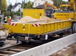 Sonstige Gleiskraftwagenanh�nger Kla 03-04885 der Fa. Leonhard Weiss beim Ausbau des Bahnhof Wendlingen/N zur S-Bahn Stadion. (02.10.2009)
