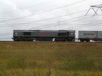 Mit kraftvollem Antritt f�hrt diese Class 66 von der Maasvlakte ...