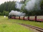 Harzer Schmalspurbahnen Ein Planzug der Harzer Schmalspurbahnen hat im Sommer 2007 den Bahnhof Drei Annen Hohne Richtung Brocken verlassen.