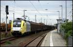 TX Logistik AG TXL ES 64 U2-010 mit Seitenschiebewandwagen bei nachlassendem Tageslicht in Richtung Rostock unterwegs. Diese Lok ist eine der letzten in silber/gelb (Oranienburg, 03.10.2009)