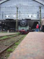 br-18-201-02-0201-dr-umbau-schnellfahrlok Front ansicht der Kultlok 18 201 im Hbf Leipzig mit R�ckleistung des Sonderzuges Leipzig - Berlin war zur Messe(Modellbau und Hobby) und Marktage in Leipzig 02.10.2009