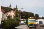 Im Bf Viechtach steht VT22 der Waldbahn abfahrbereit am 24.09.2009 ...