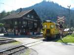 sonstige-fahrzeuge W�hrend sich die Arbeiter f�r einen Moment ausruhen, wartet Wagen 95 auf neue Aufgaben. Bahnhof Langwies am 19. August 2009.