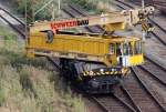  Irgendwo mu� die bl�de Schraube doch hingefallen sein...  ...