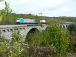 Cobra-Lok 2830 mit einem Containerzug auf dem Viadukt von Remersdael. ...