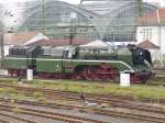 BR 18 201 am 03.10.2009 im Leipziger Hauptbahnhof  ...