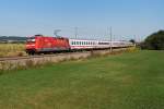101 047 (Feuerwehr) mit EC 114 bei Kutzenhausen (08.09.2009)  ...
