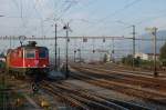 Re 4/4 11284 mit Postzug am 01.10.2009 in Biel RB ...