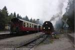 Harzer Schmalspurbahnen 99 222 Schierke 02.10.2009. Nun ist der rechte Zug bergabw�rts endlich angekommen und der linke f�hrt sodann weiter Richtung Brocken, einsteigen bitte!