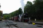 Harzer Schmalspurbahnen 99 6001-4 Alexisbad 02.10.2009. W�hrend des ausged�nnten Sommerfahrplan gibt es nicht viele Z�ge die �ber Alexisbad hinwegfahren, so verkehrt der Dampfzug den gr��ten Teil des Tages nur zwischen Quedlinburg und Alexixbad.