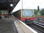 S-Bahn Berlin Die S-Bahnlinie 41 �ber Frankf�rter Allee,Ostkreuz und Treptower Park im Bahnhof Greifswalder Stra�e.