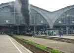 Leipzig Hbf Es raucht m�chtig vor dem Leipziger Hauptbahnhof am Nachmittag des 03.10.2009 als sich die 18 201 zur Abfahrt mit ihrem Sonderzug anl�sslich der Modell, Hobby, Spiel - Messe bereit macht.