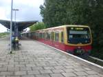S-Bahnlinie 9 nach S+U Bahnhof Spandau im S-Bahnhof Pl�nterwald.  ...