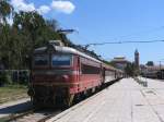 44 078 4 mit Zug 2612 Varna-Sofia auf Bahnhof Varna ...
