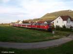 Aus Wendlingen kommend f�hrt RB 13973 gerade in die Haltestelle ...