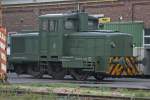 Diese Bunderswehr Lok alias EMIL steht am 10.10.09 in Moers  ...