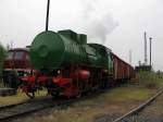 Eine Dampfspeicherlokomotive zieht einen kleinen Güterzug beim BW Fest in ... Eine Dampfspeicherlokomotive zieht einen kleinen Güterzug beim BW Fest in ...
