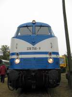 228 758-9 der Rennsteigbahn ...  Alexander Wiemer 11.10.2009