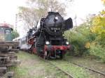 BR 52 am Pendelzug vom Bf Weimar zum Bw am ...