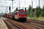 155 175 zieht am 29.07.09 einen G�terzug durch Sch�nefeld Richtung ...