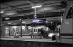 Alles Z�ge stehen still, sind dunkel. Selbst die Anzeige funktioniert ...