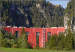 G�terzug mit Ge 6/6 II nach Samedan. (01.10.2009)  ...